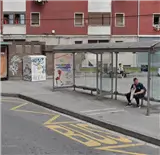 Marquesinas en la avenida Agirre Lehendakaria, eje comercial del centro de Basauri